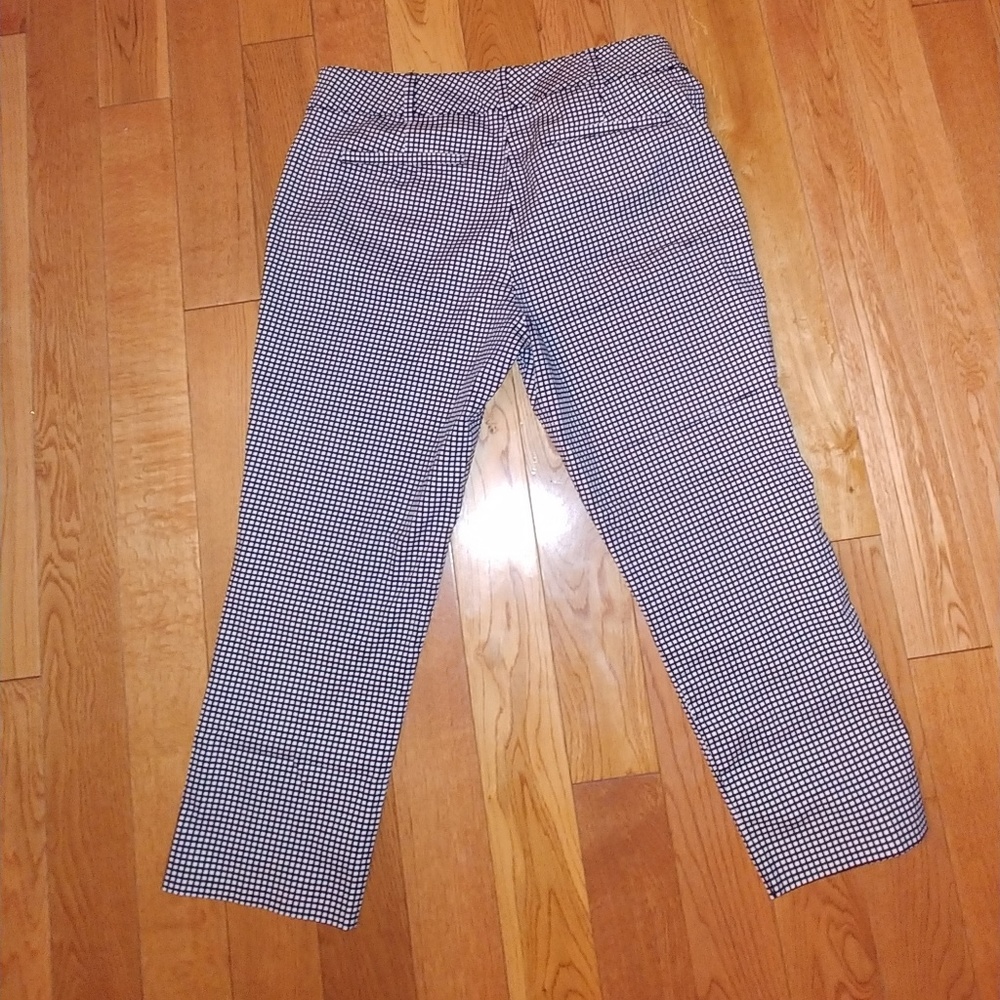*4 for $20* New York & company capri's, size 10